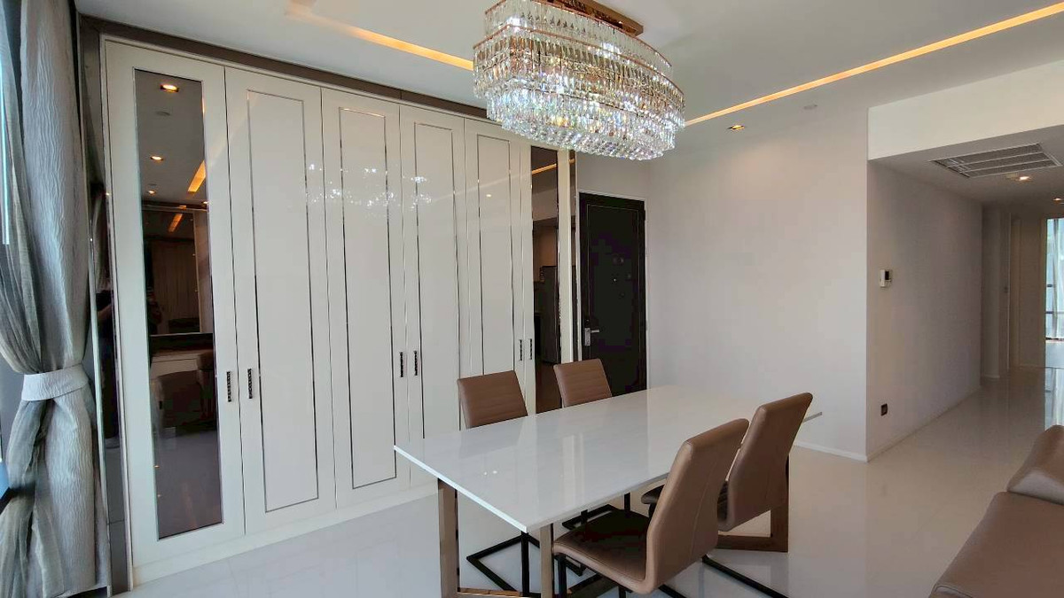 For RentCondoSathorn, Narathiwat : ✨🏙️ Ultra Luxury Condo for rent, The Bangkok Sathorn - next to BTS Surasak | Private Lift, high-end condo in Prime location 🚆 next to BTS Surasak + expressway, only 100 meters, convenient living in the heart of Sathorn, suitable for both residences and hi