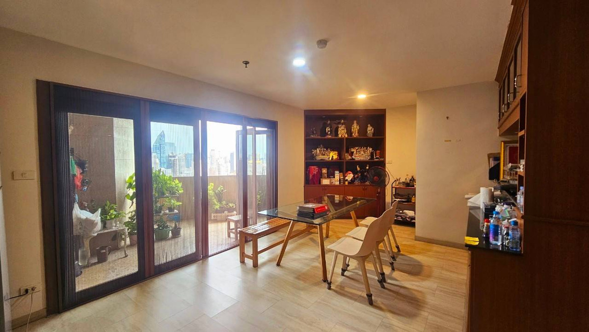 For SaleCondoSukhumvit, Asoke, Thonglor : For sale 3 bedroom with balcony 223 sqm from thonglor train station price 89,xxx thb per sqm