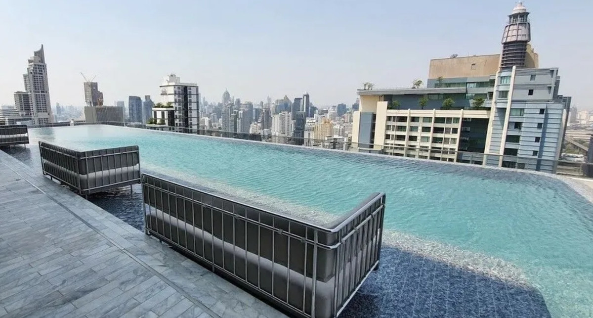 ให้เช่าคอนโดพระราม 9 เพชรบุรีตัดใหม่ RCA :  ✨ For Rent: The Esse at Singha Complex Condo ✨  💰 Only 450,000 THB/month