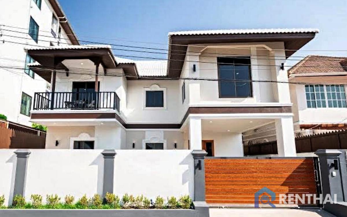 For SaleHousePattaya, Bangsaen, Chonburi : Fully Renovated 2-Storey Villa for Sale in the Heart of the City