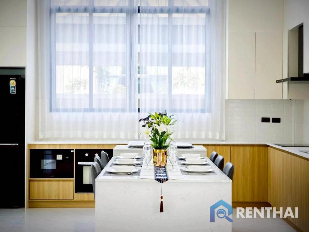 For SaleHousePattaya, Bangsaen, Chonburi : Charming Nordic Style Pool Villa for Sale in Pattaya