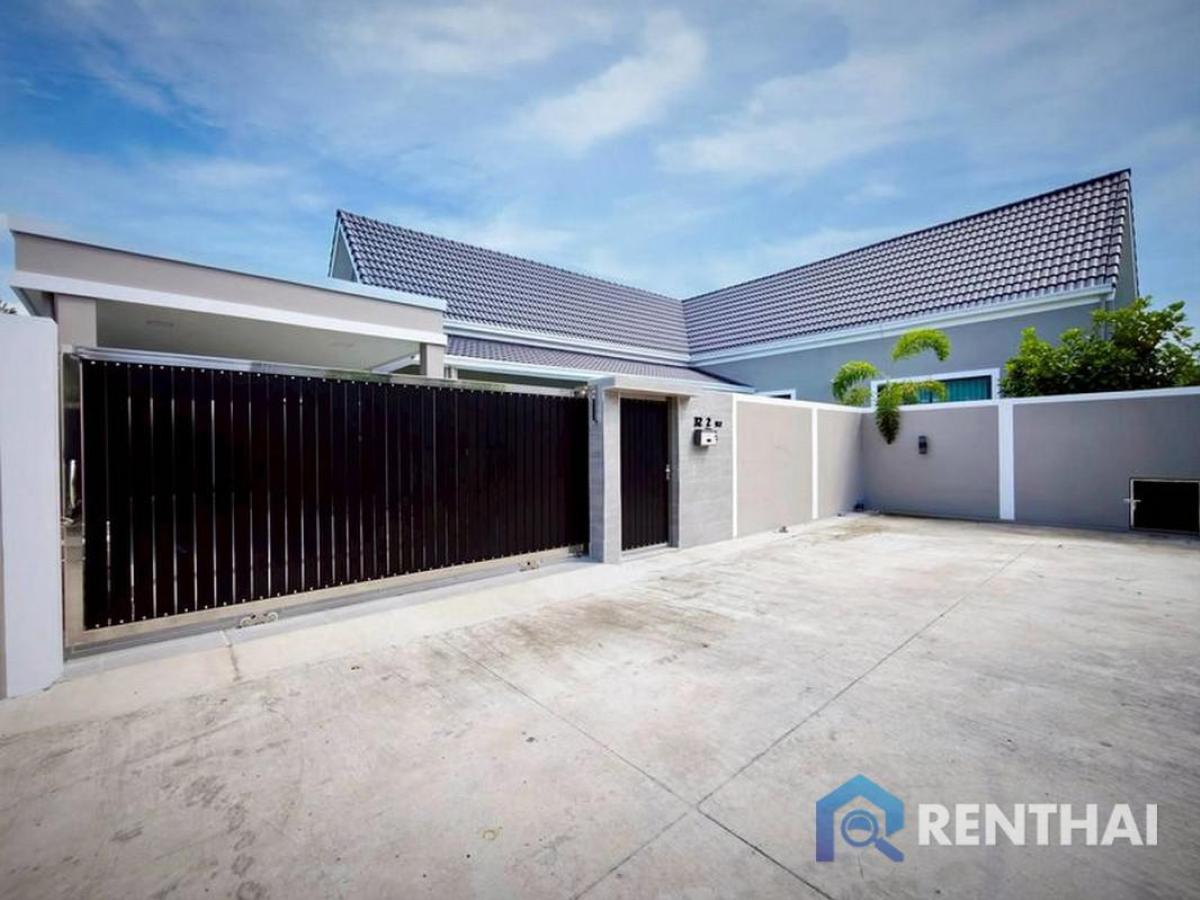 For SaleHousePattaya, Bangsaen, Chonburi : Charming Nordic Style Pool Villa for Sale in Pattaya