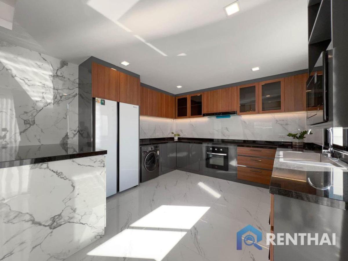 For SaleHousePattaya, Bangsaen, Chonburi : Modern 2 Storey Pool Villa close to Jomtien Beach