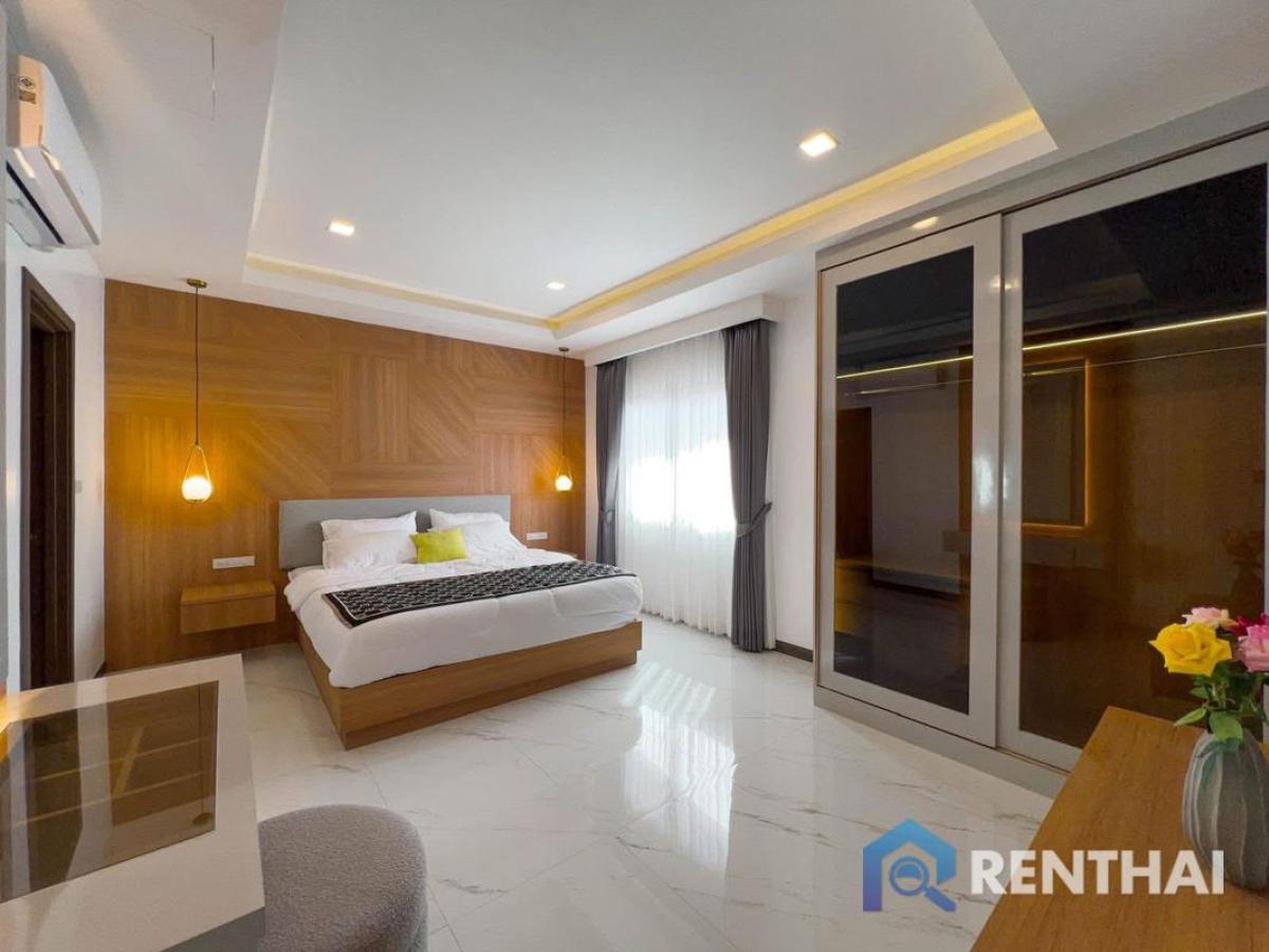 For SaleHousePattaya, Bangsaen, Chonburi : Modern 2 Storey Pool Villa close to Jomtien Beach