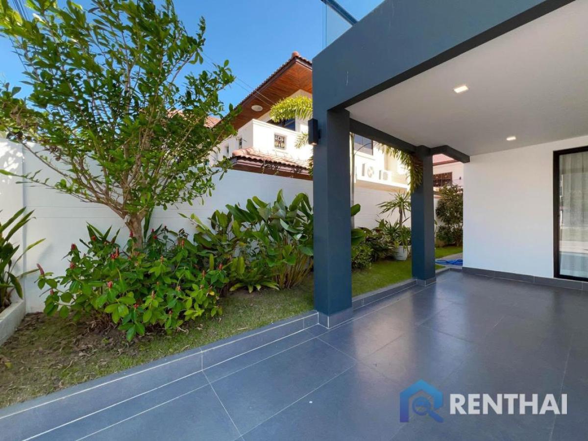 For SaleHousePattaya, Bangsaen, Chonburi : Modern 2 Storey Pool Villa close to Jomtien Beach