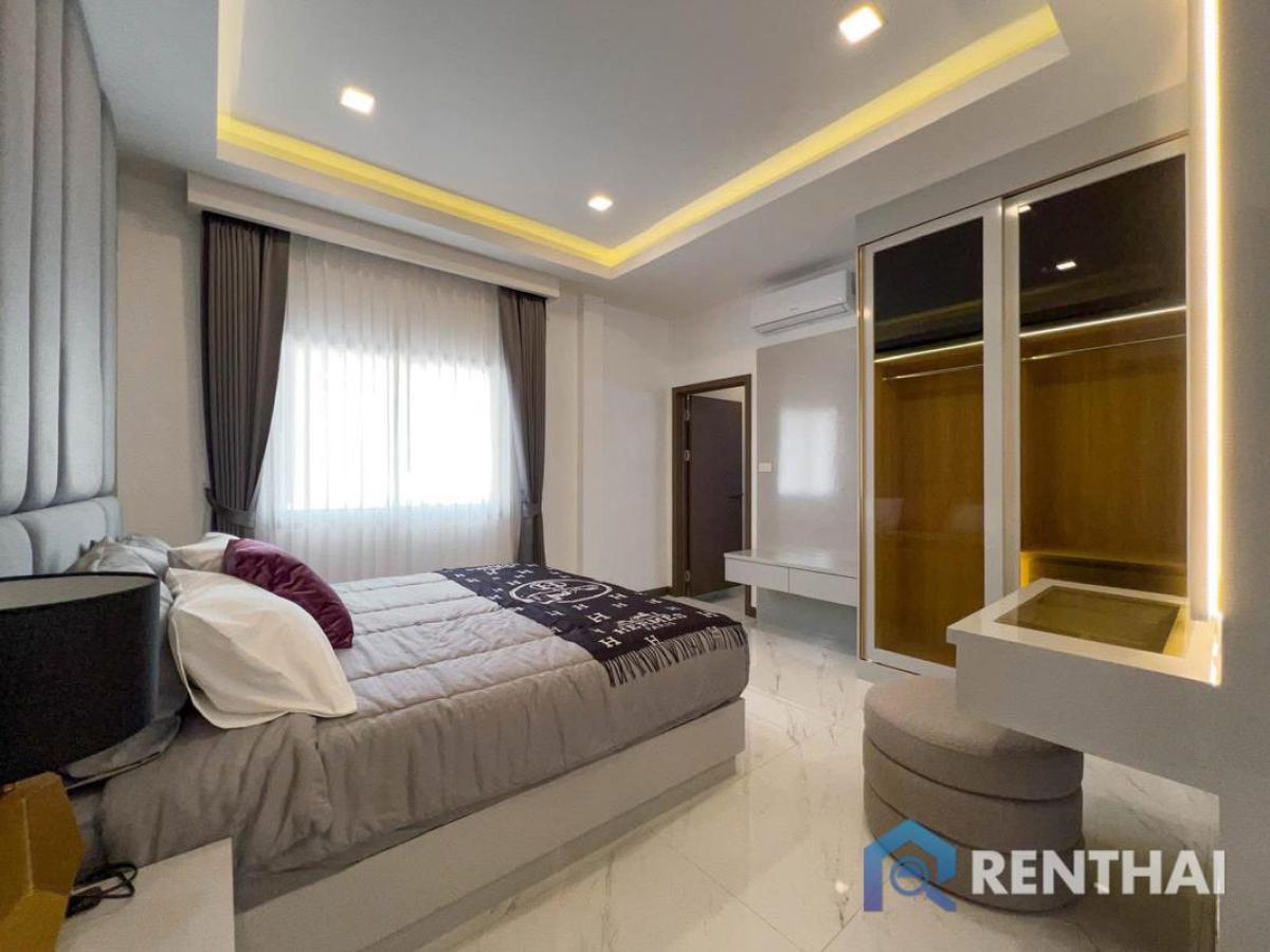 For SaleHousePattaya, Bangsaen, Chonburi : Modern 2 Storey Pool Villa close to Jomtien Beach