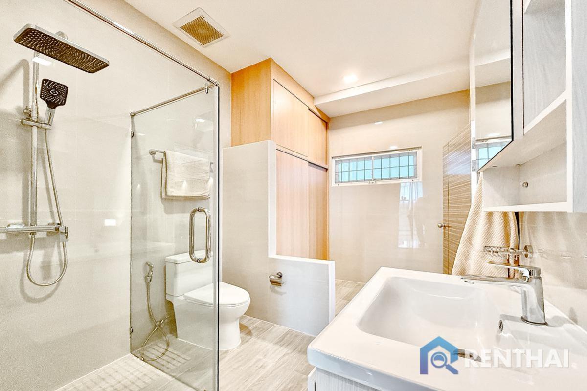 ขายบ้านพัทยา บางแสน ชลบุรี สัตหีบ : บ้านเดี่ยวรีโนเวทใหม่ ตกแต่งสวยงาม สไตล์โมเดิร์น พร้อมอยู่