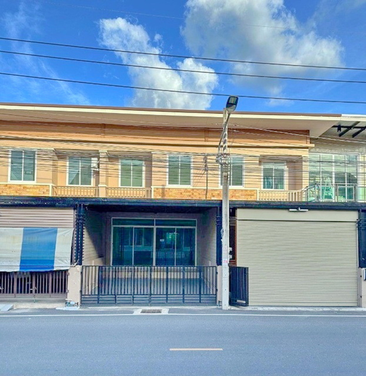 For RentTownhomePattaya, Bangsaen, Chonburi : KhlongTamru Subdistrict 500 m. New townhome for rent sale 21 sq.wa. 163 sq.m. 2 Storeys Amata Indust