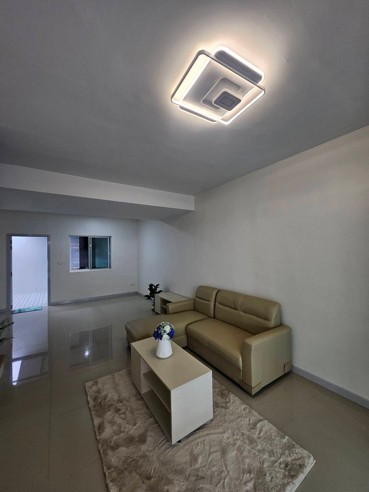 For SaleTownhomePathum Thani,Rangsit, Thammasat : Newly renovated townhouse for sale Ready to move in immediately 💥 Special price only 1.89 million baht 💥 Newly renovated house. The price is less than a million. Not easy to find in this area!