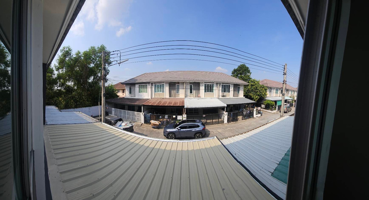 For SaleTownhomePathum Thani,Rangsit, Thammasat : Newly renovated townhouse for sale Ready to move in immediately 💥 Special price only 1.89 million baht 💥 Newly renovated house. The price is less than a million. Not easy to find in this area!