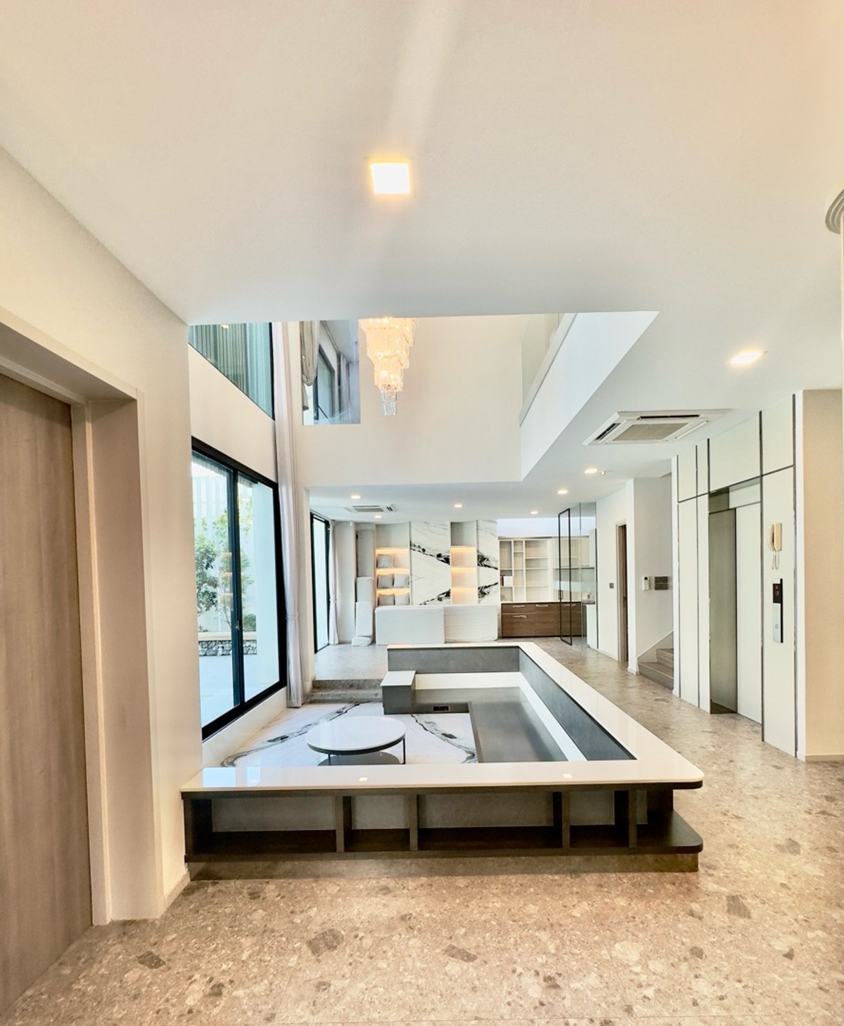 บ้านพัฒนาการ ศรีนครินทร์ : ขาย / เช่า พร้อมสระว่ายน้ำ และ ลิฟต์ส่วนตัว