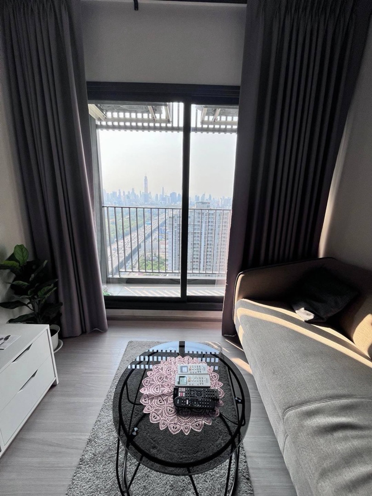 ให้เช่าคอนโดพระราม 9 เพชรบุรีตัดใหม่ RCA : 🩷พร้อมอยู่🩷ห้องสวยมากค่ะ  ไวบ์ดี วิวสวย ใจกลางอโศก-พระราม9 Life Asoke Hype ห้องกว้าง ทำเลดีมาก เดินทางสะดวก วิวไม่บล็อค ราคาดีที่สุด สนใจนัดชม จองด่วนนะคะ