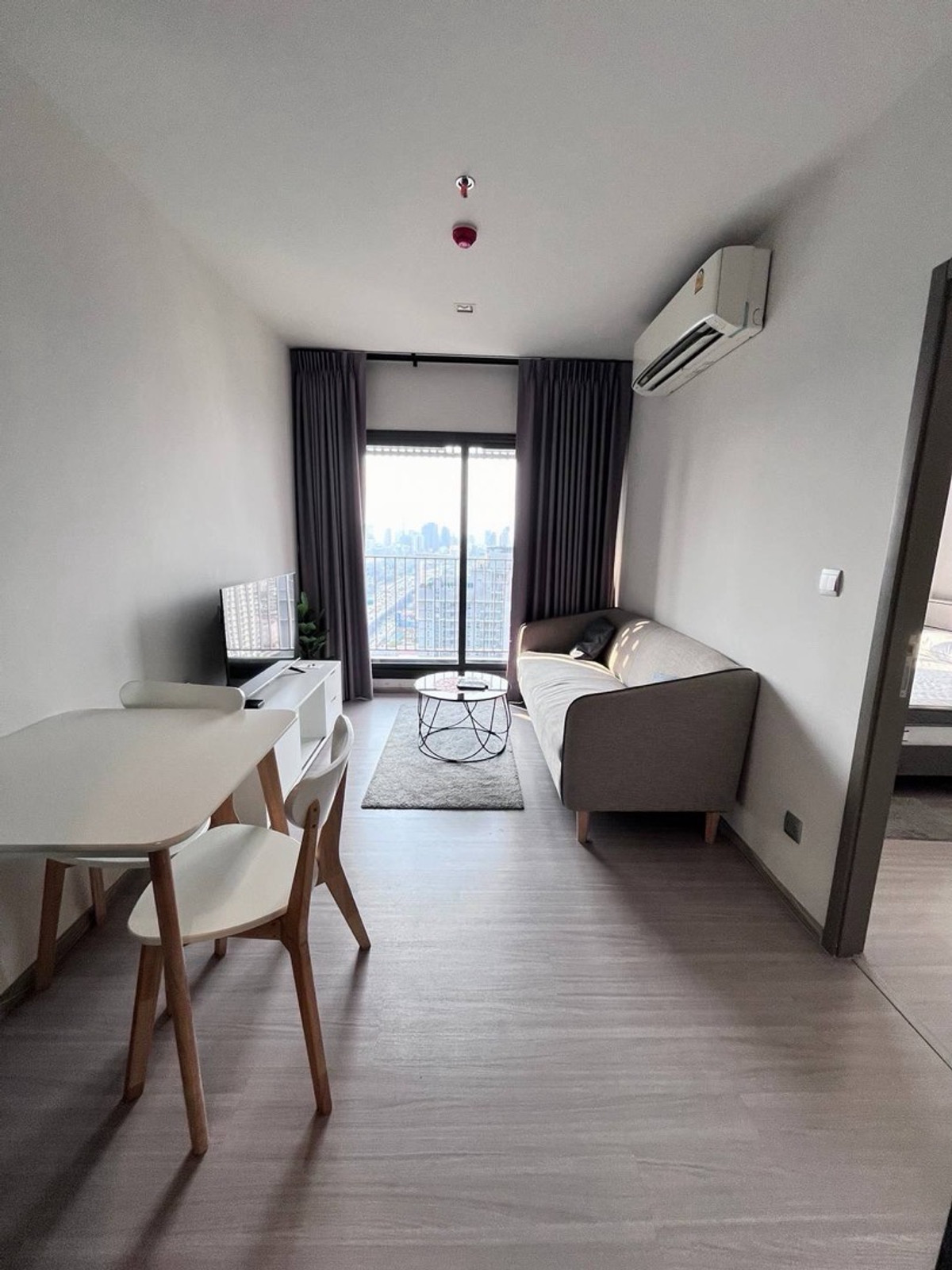 ให้เช่าคอนโดพระราม 9 เพชรบุรีตัดใหม่ RCA : 🩷พร้อมอยู่🩷ห้องสวยมากค่ะ  ไวบ์ดี วิวสวย ใจกลางอโศก-พระราม9 Life Asoke Hype ห้องกว้าง ทำเลดีมาก เดินทางสะดวก วิวไม่บล็อค ราคาดีที่สุด สนใจนัดชม จองด่วนนะคะ