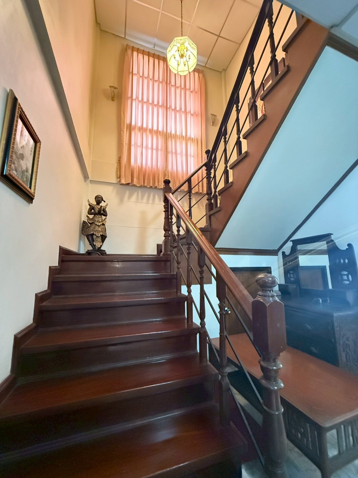 ให้เช่าบ้านพระราม 9 เพชรบุรีตัดใหม่ RCA : บ้านเดี่ยวให้เช่า ใกล้พระราม 9 - เอกมัย เดินทางง่าย ห้องนอนเยอะ พื้นที่กว้าง 150 ตร.วา. นัดชมด่วนโทร