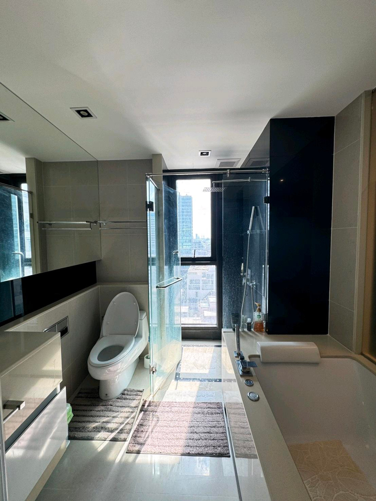 ขายคอนโดสาทร นราธิวาส : ✨ The Address Sathorn - ที่สุดของคอนโดหรูใจกลางซอยสาทร 12 | 2BR 76 ตร.ม. ราคาพิเศษ 13.5 ล้าน ครบจบทั้งการอยู่อาศัยและศักดิ์ศรี