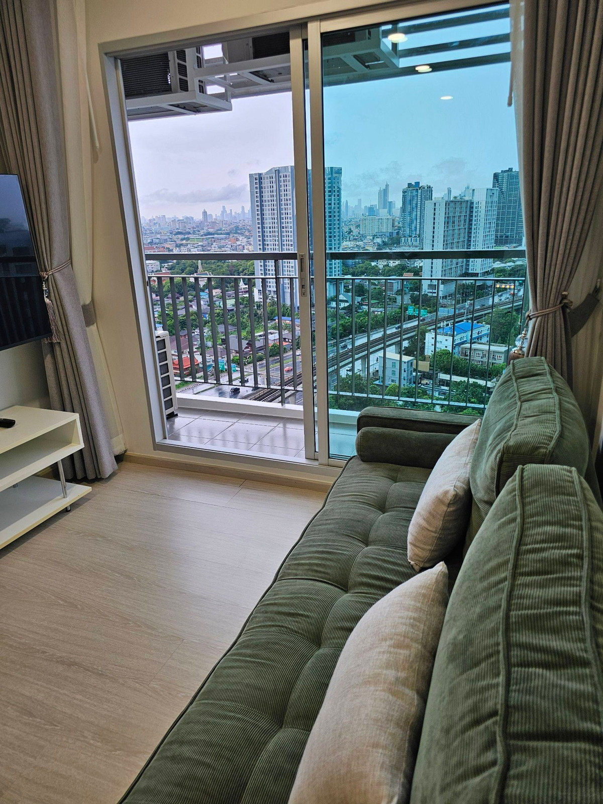 For RentCondoThaphra, Talat Phlu, Wutthakat : ⭐️ Aspire Sathorn - Taksin (Timber Zone) ⭐️2 Bedrooms, corner room with complete electrical appliances.