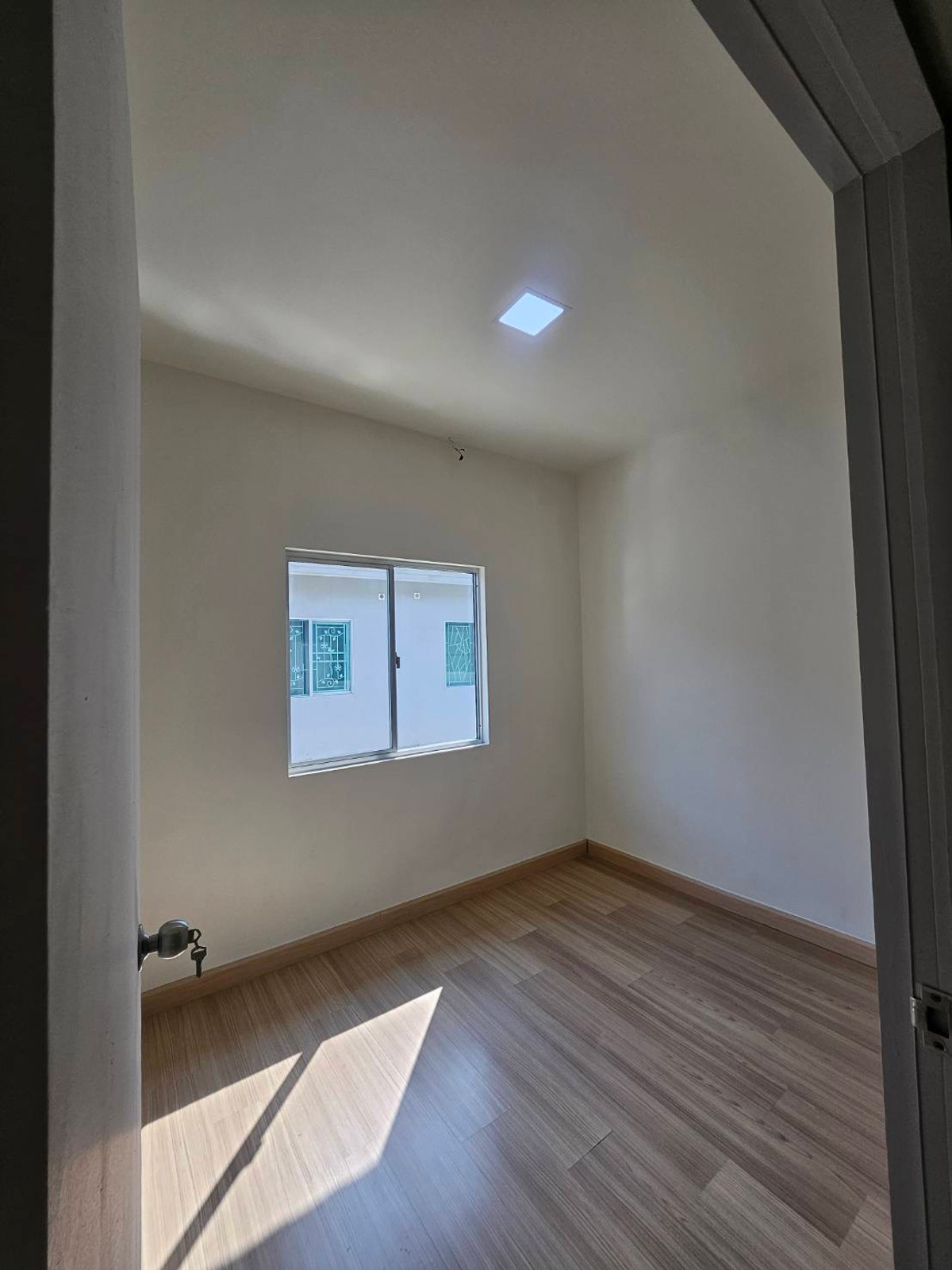 For SaleTownhomePathum Thani,Rangsit, Thammasat : Newly renovated townhouse for sale Ready to move in immediately 💥 Special price only 1.89 million baht 💥 Newly renovated house. The price is less than a million. Not easy to find in this area!