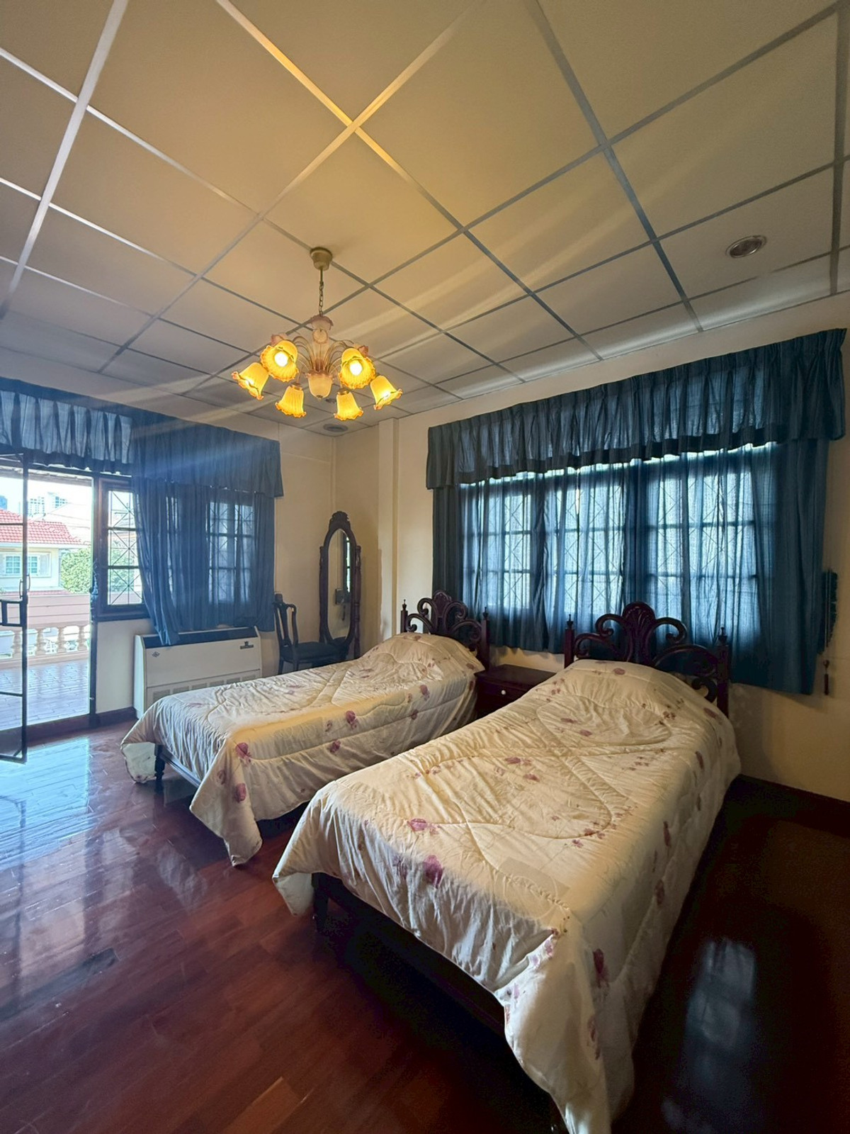 ให้เช่าบ้านพระราม 9 เพชรบุรีตัดใหม่ RCA : บ้านเดี่ยวให้เช่า ใกล้พระราม 9 - เอกมัย เดินทางง่าย ห้องนอนเยอะ พื้นที่กว้าง 150 ตร.วา. นัดชมด่วนโทร