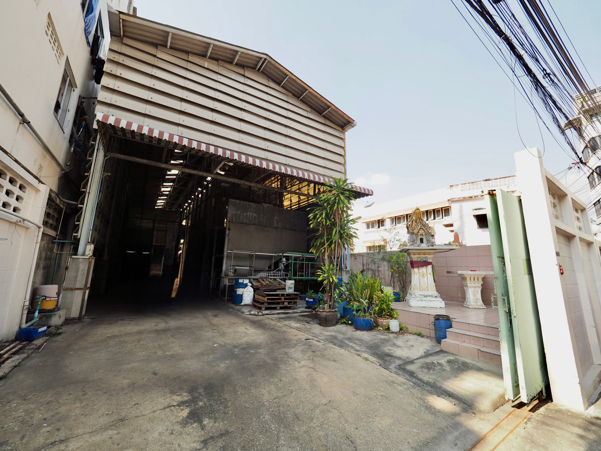 โกดังพระราม 3 สาธุประดิษฐ์ : โกดัง 500 ตรม. ในสาธุประดิษฐ์ พร้อมพื้นที่ออฟฟิศชั้น 2 รถ10 ล้อเข้า-ออกได้