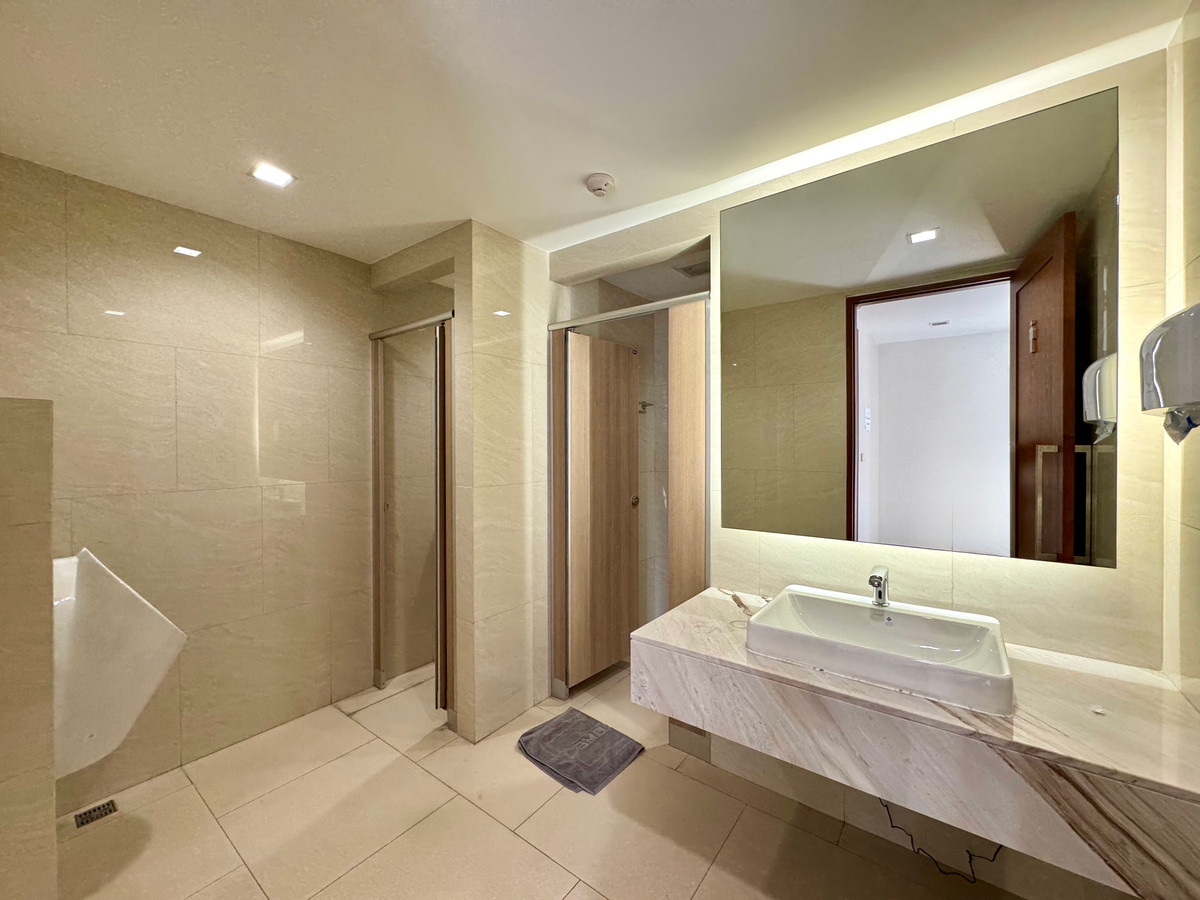 ให้เช่าร้านค้า/ตลาดนัดสาทร นราธิวาส : Best Deal‼️Rooftop 527ตร.ม. ติดถ.สาทร เพียง 200ม.จาก BTS ช่องนนทรี