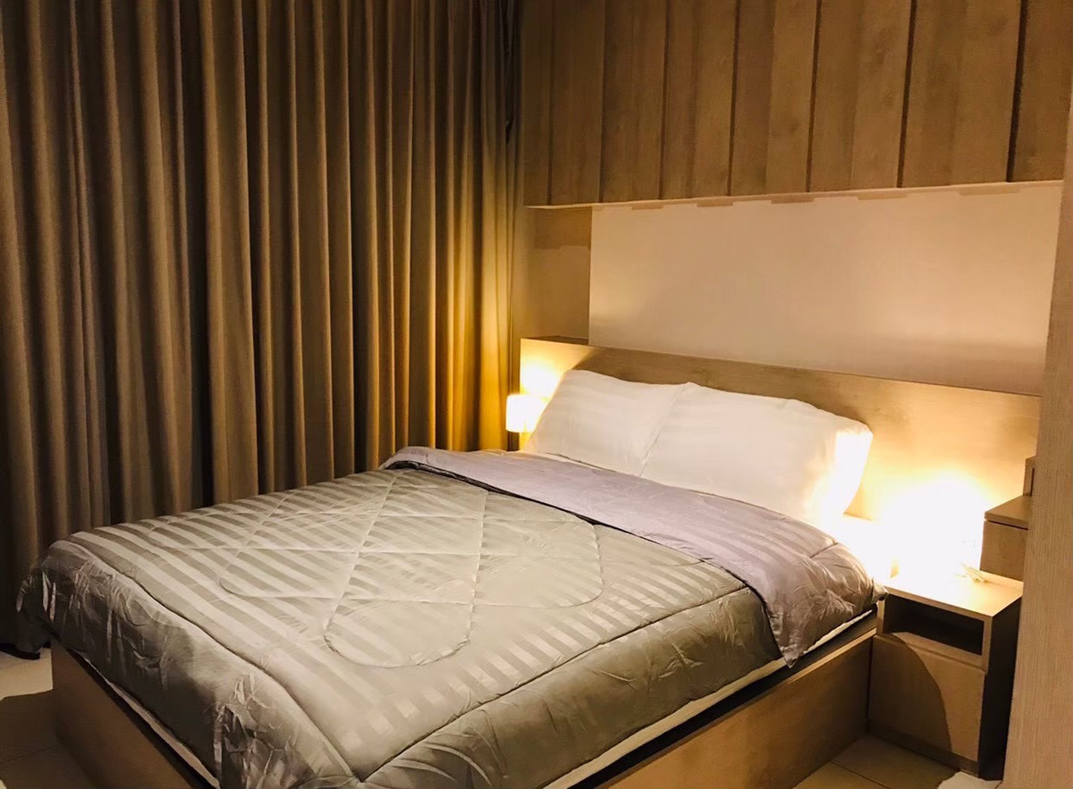 For RentCondoSukhumvit, Asoke, Thonglor : Condo for rent, Loft Ekkamai, 2 bedrooms - next to BTS, convenient for every trip.“