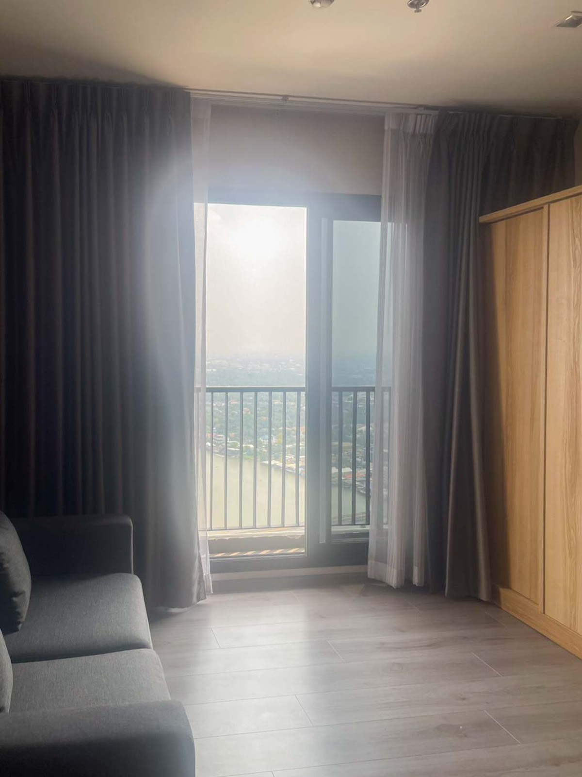 ขายคอนโดรัตนาธิเบศร์ สนามบินน้ำ พระนั่งเกล้า : ขาย คอนโด The Politan Rive แบบ 1 นอน 1 น้ำ 31 ตรม ชั้นสูง ระเบียงทิศใต้ วิวดีสุด ริมแม่น้ำเจ้าพระยา  ใกล้ MRT สะพานพระนั่งเกล้า นนทบุรี สนามบินน้ำ รัตนาธิเบศร์ : KT26S-001