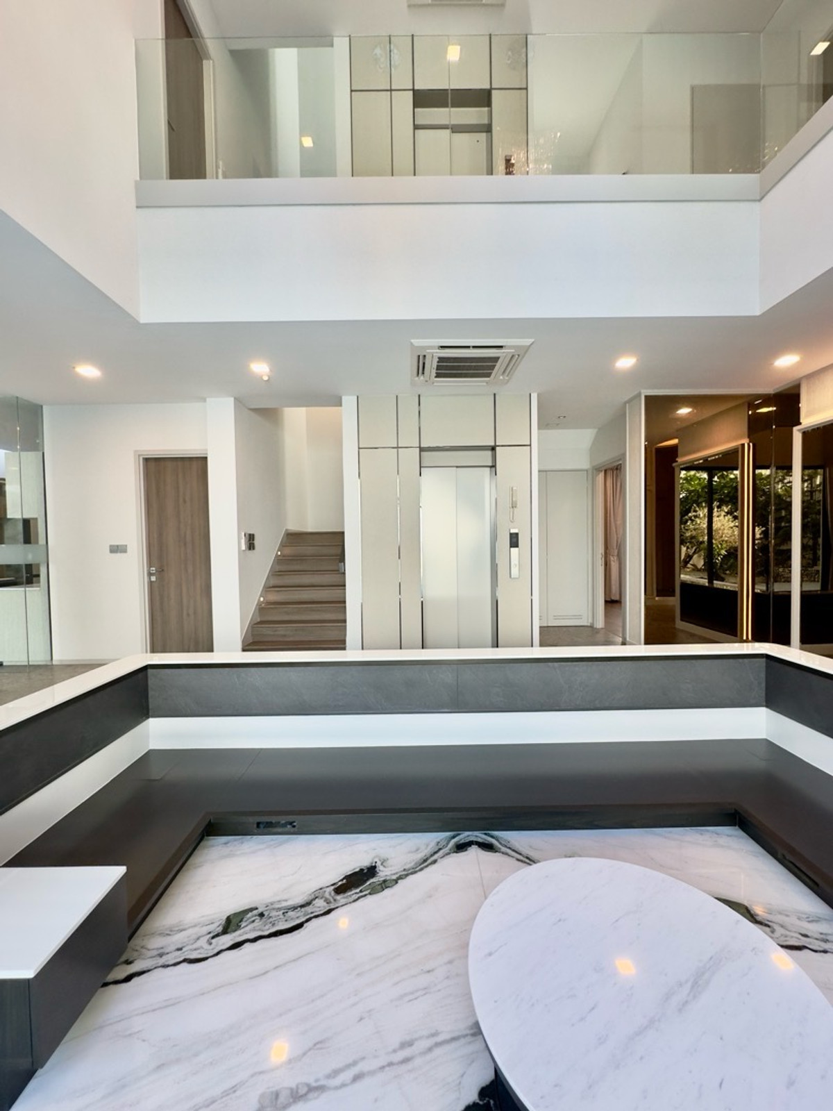 บ้านพัฒนาการ ศรีนครินทร์ : ขาย / เช่า พร้อมสระว่ายน้ำ และ ลิฟต์ส่วนตัว