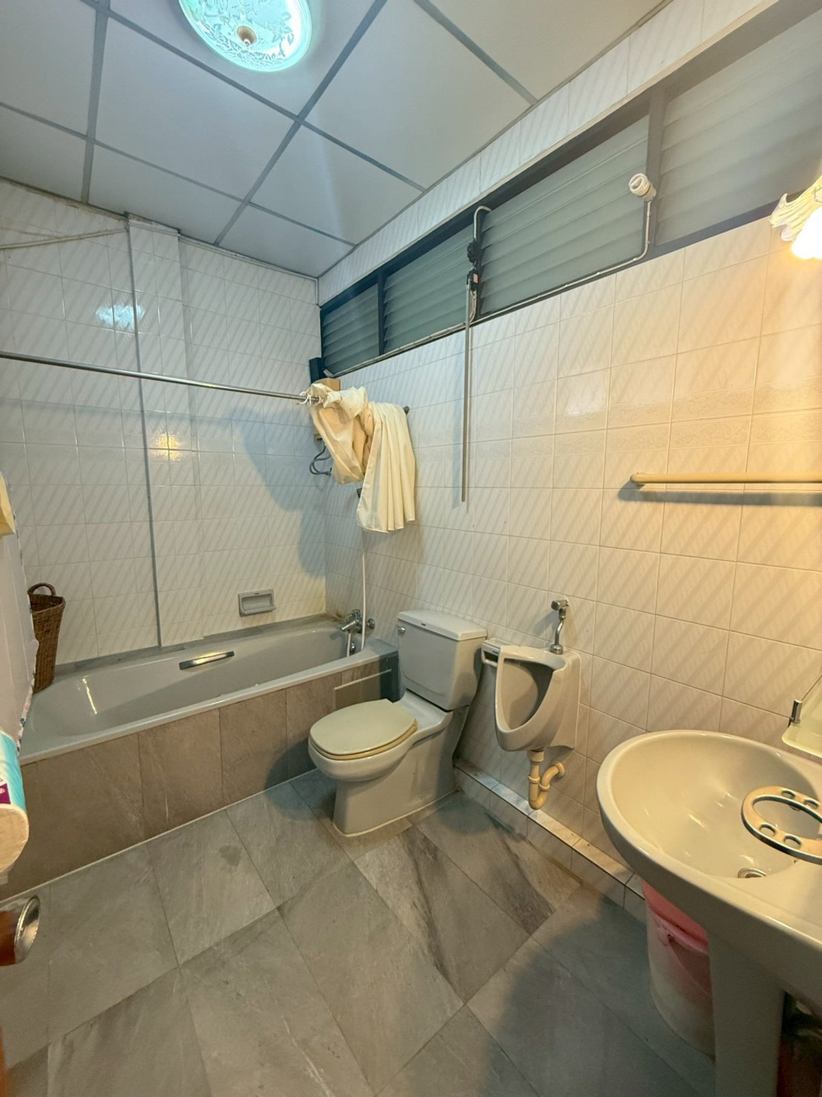 ให้เช่าบ้านพระราม 9 เพชรบุรีตัดใหม่ RCA : บ้านเดี่ยวให้เช่า ใกล้พระราม 9 - เอกมัย เดินทางง่าย ห้องนอนเยอะ พื้นที่กว้าง 150 ตร.วา. นัดชมด่วนโทร