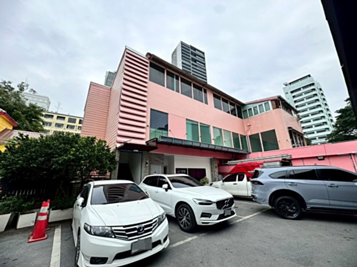 ให้เช่าสำนักงานสุขุมวิท อโศก ทองหล่อ : ให้เช่าพื้นที่สำนักงาน ซอยสุขุมวิท 55 (ทองหล่อ 13) ทำเลดีใกล้แหล่งธุรกิจ (N.1974)