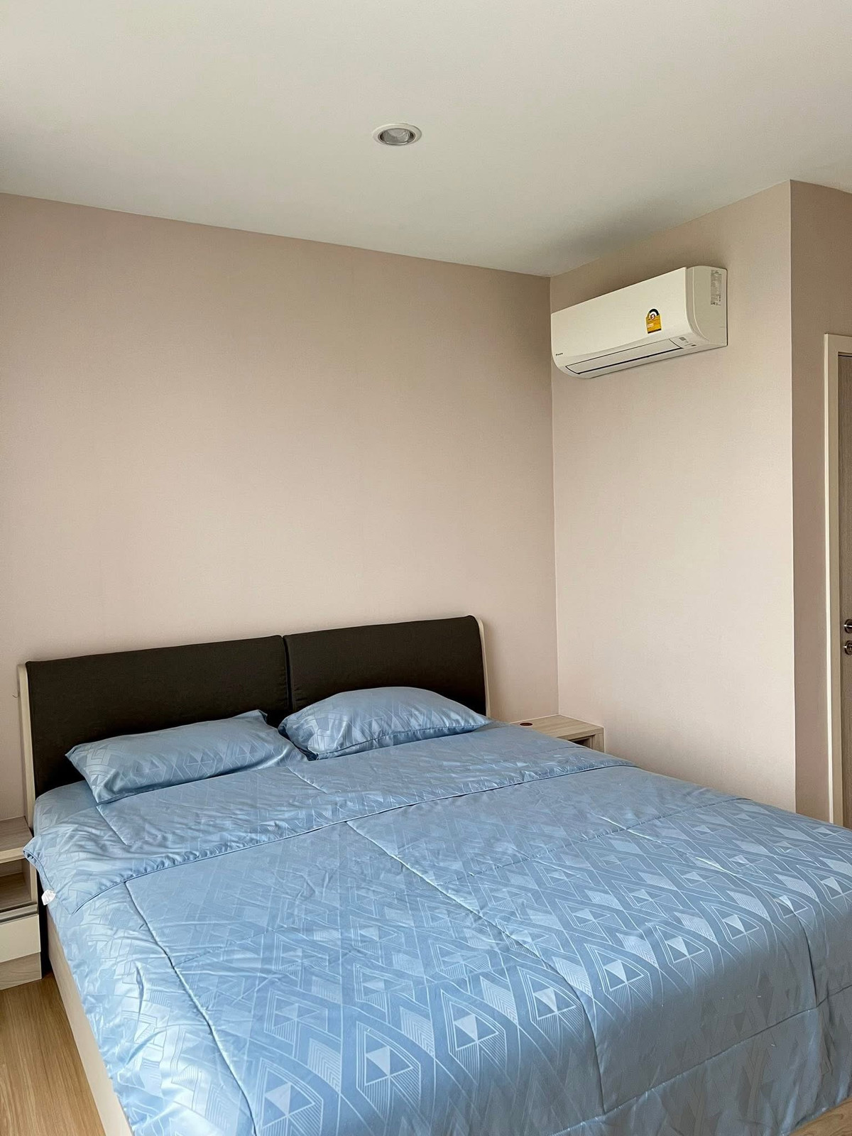 For RentTownhomePattanakan, Srinakarin : Corner 3.5-storey townhome for rent at Nirvana Define on New Krungthep Kreetha road