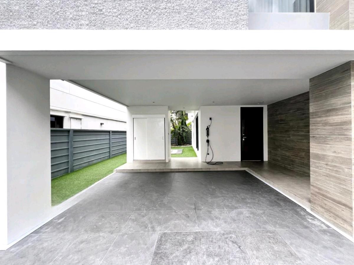 ให้เช่าบ้านพระราม 9 เพชรบุรีตัดใหม่ RCA : 🚩For Rent : Parc priva (พาร์ค พรีว่า) / 4bed, 5bath / 🔋🔌EV charger / Newly Renovated 