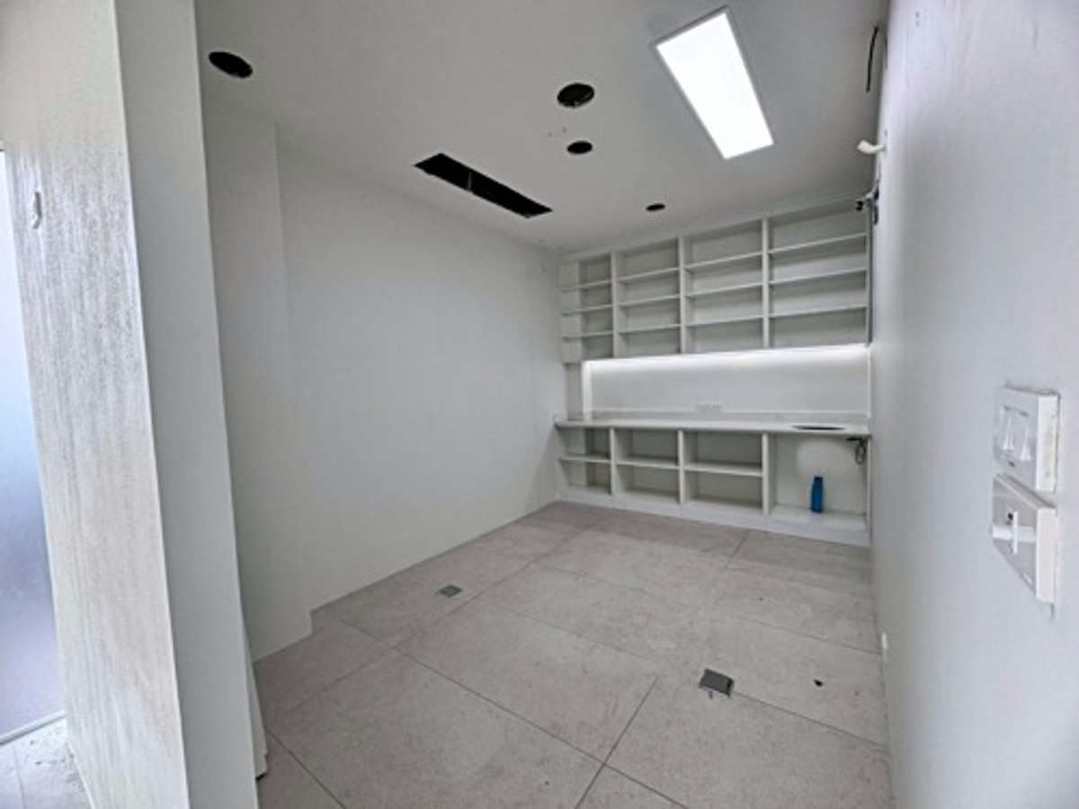 For RentOfficeSukhumvit, Asoke, Thonglor : Office space for rent, Soi Sukhumvit 55 (Thonglor 13), good location near business areas (N.1974)