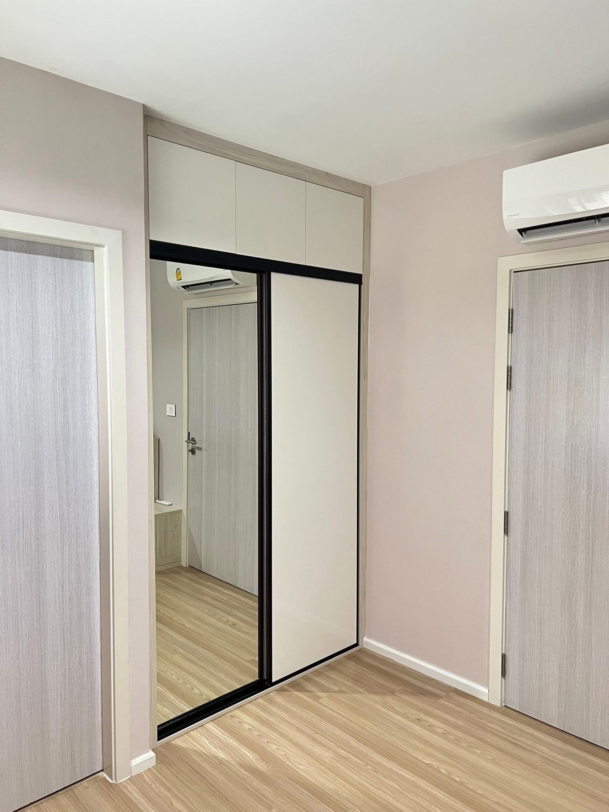 For RentTownhomePattanakan, Srinakarin : Corner 3.5-storey townhome for rent at Nirvana Define on New Krungthep Kreetha road