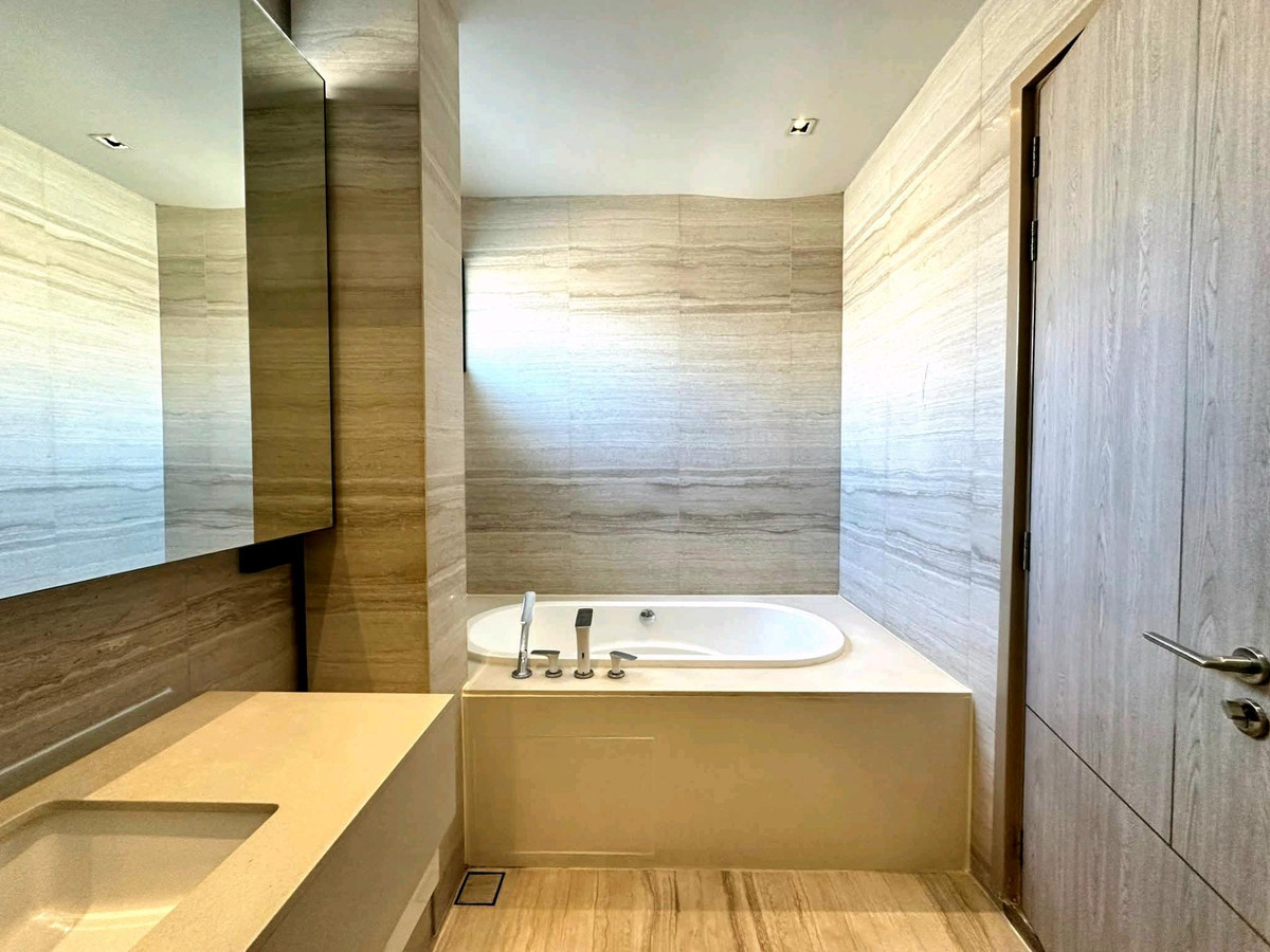 ให้เช่าบ้านพระราม 9 เพชรบุรีตัดใหม่ RCA : 🚩For Rent : Parc priva (พาร์ค พรีว่า) / 4bed, 5bath / 🔋🔌EV charger / Newly Renovated 