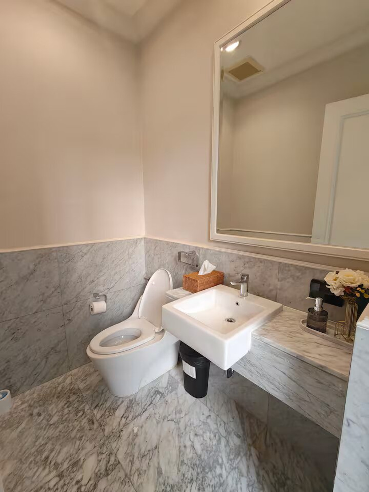 ให้เช่าทาวน์โฮมสุขุมวิท อโศก ทองหล่อ : ✨ให้เช่าบ้านหรู8ชั้นขนาดใหญ่เลี้ยงสัตว์ได้ย่านพร้อมพงษ์ 4ห้องนอน 680ตรม. เฟอร์นิเจอร์ครบ พร้อมสระว่ายน้ำและลิฟท์ส่วนตัว ใกล้BTS พร้อมพงษ์