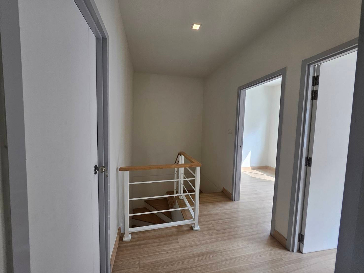 For SaleTownhomePathum Thani,Rangsit, Thammasat : Newly renovated townhouse for sale Ready to move in immediately 💥 Special price only 1.89 million baht 💥 Newly renovated house. The price is less than a million. Not easy to find in this area!