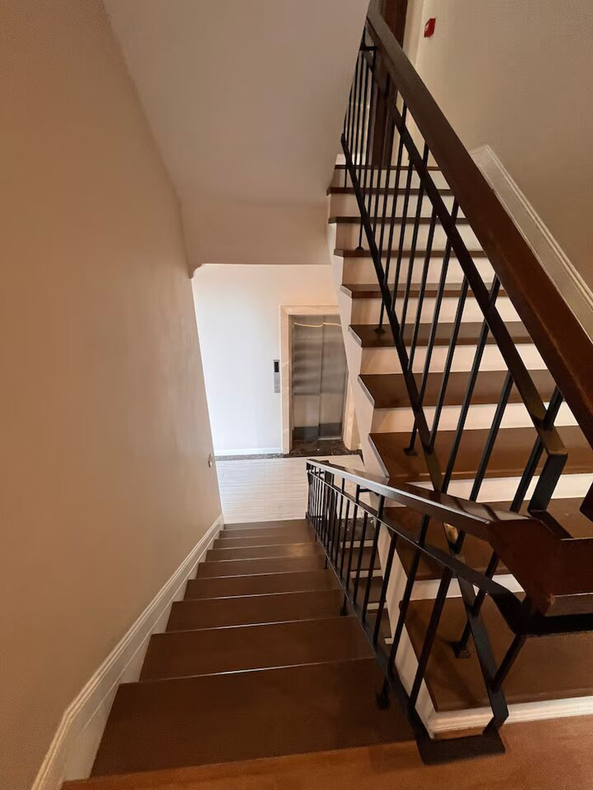 ให้เช่าทาวน์โฮมสุขุมวิท อโศก ทองหล่อ : ✨ให้เช่าบ้านหรู8ชั้นขนาดใหญ่เลี้ยงสัตว์ได้ย่านพร้อมพงษ์ 4ห้องนอน 680ตรม. เฟอร์นิเจอร์ครบ พร้อมสระว่ายน้ำและลิฟท์ส่วนตัว ใกล้BTS พร้อมพงษ์