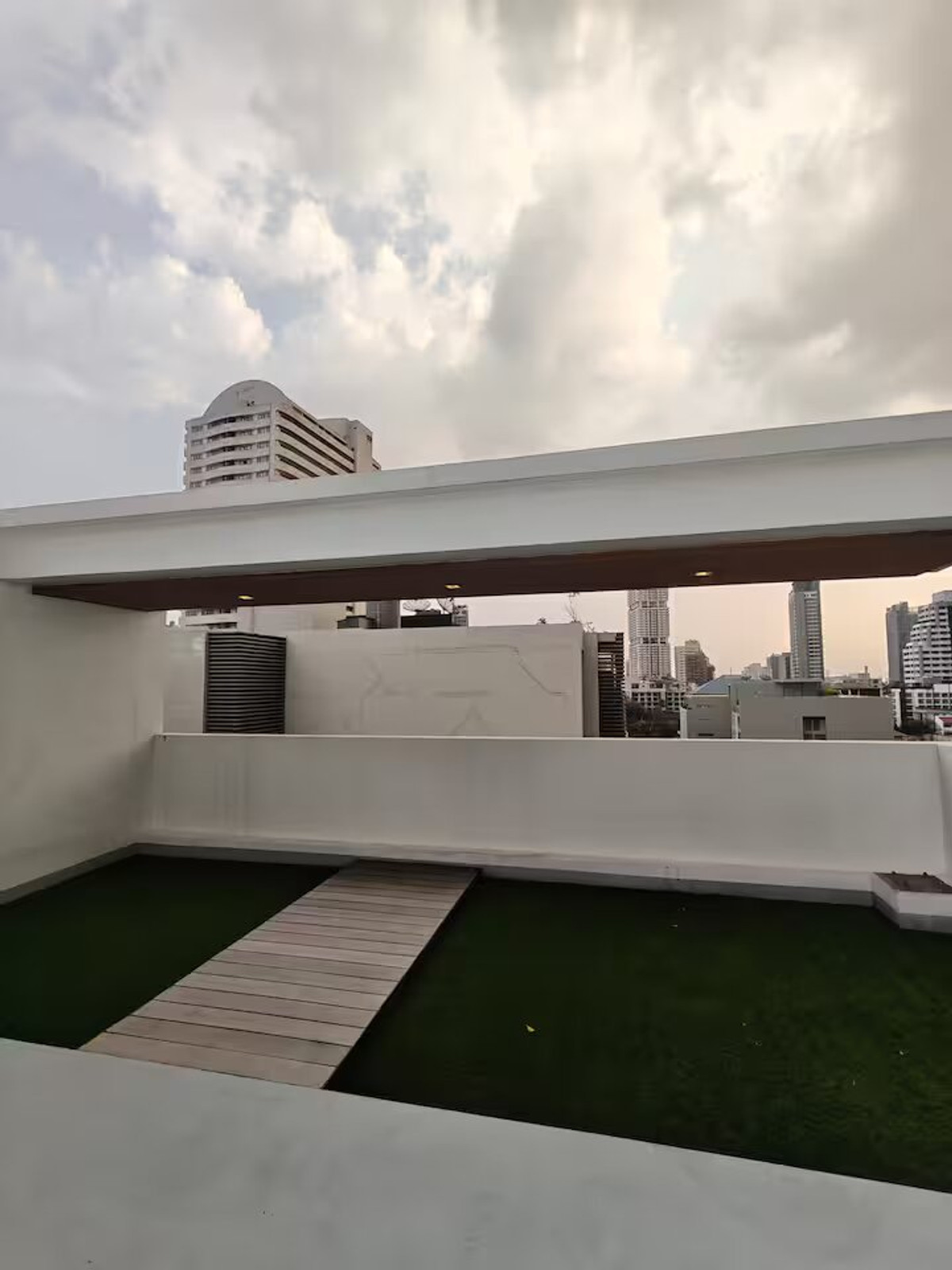 ให้เช่าทาวน์โฮมสุขุมวิท อโศก ทองหล่อ : ✨ให้เช่าบ้านหรู8ชั้นขนาดใหญ่เลี้ยงสัตว์ได้ย่านพร้อมพงษ์ 4ห้องนอน 680ตรม. เฟอร์นิเจอร์ครบ พร้อมสระว่ายน้ำและลิฟท์ส่วนตัว ใกล้BTS พร้อมพงษ์