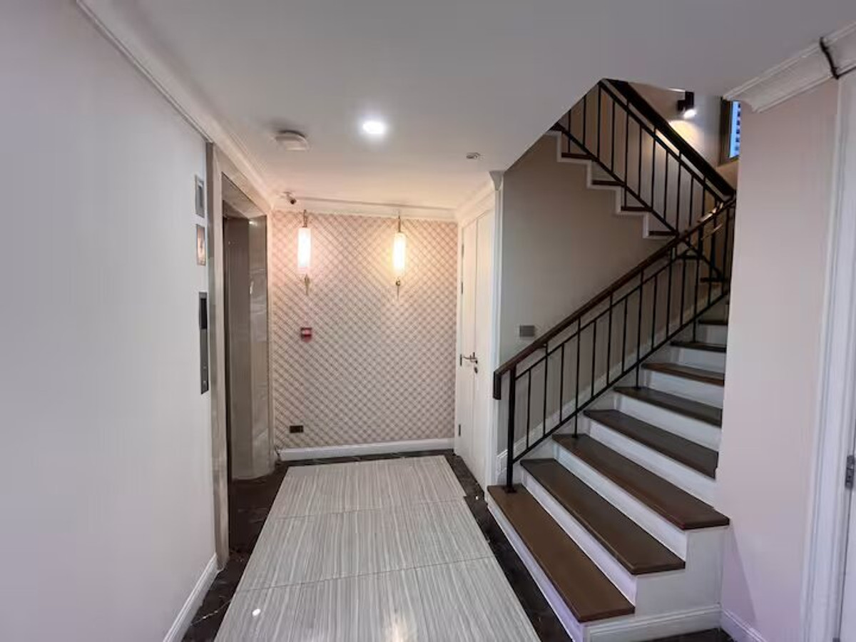 ให้เช่าทาวน์โฮมสุขุมวิท อโศก ทองหล่อ : ✨ให้เช่าบ้านหรู8ชั้นขนาดใหญ่เลี้ยงสัตว์ได้ย่านพร้อมพงษ์ 4ห้องนอน 680ตรม. เฟอร์นิเจอร์ครบ พร้อมสระว่ายน้ำและลิฟท์ส่วนตัว ใกล้BTS พร้อมพงษ์