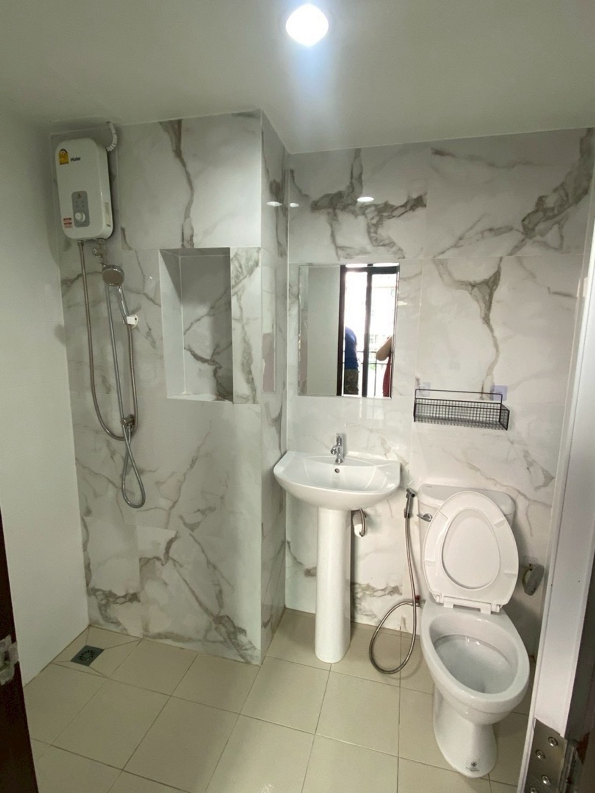 For RentCondoRatchathewi,Phayathai : Urgent for rent Veladee Saphan Khwai Project, 31.54 sq m., 6th floor, free gifts + fully furnished. Line @bzprOperty