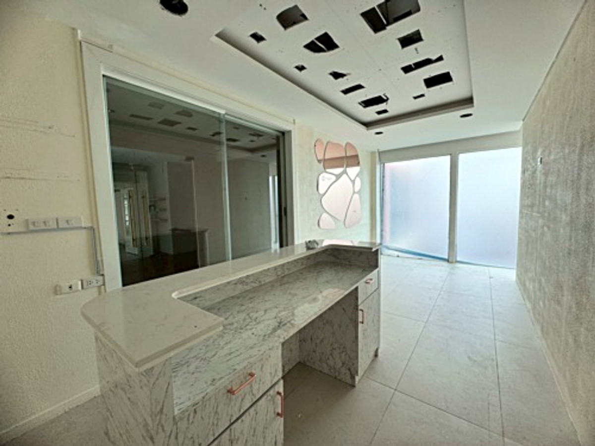 For RentOfficeSukhumvit, Asoke, Thonglor : Office space for rent, Soi Sukhumvit 55 (Thonglor 13), good location near business areas (N.1974)