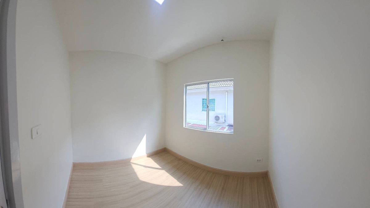 For SaleTownhomePathum Thani,Rangsit, Thammasat : Newly renovated townhouse for sale Ready to move in immediately 💥 Special price only 1.89 million baht 💥 Newly renovated house. The price is less than a million. Not easy to find in this area!