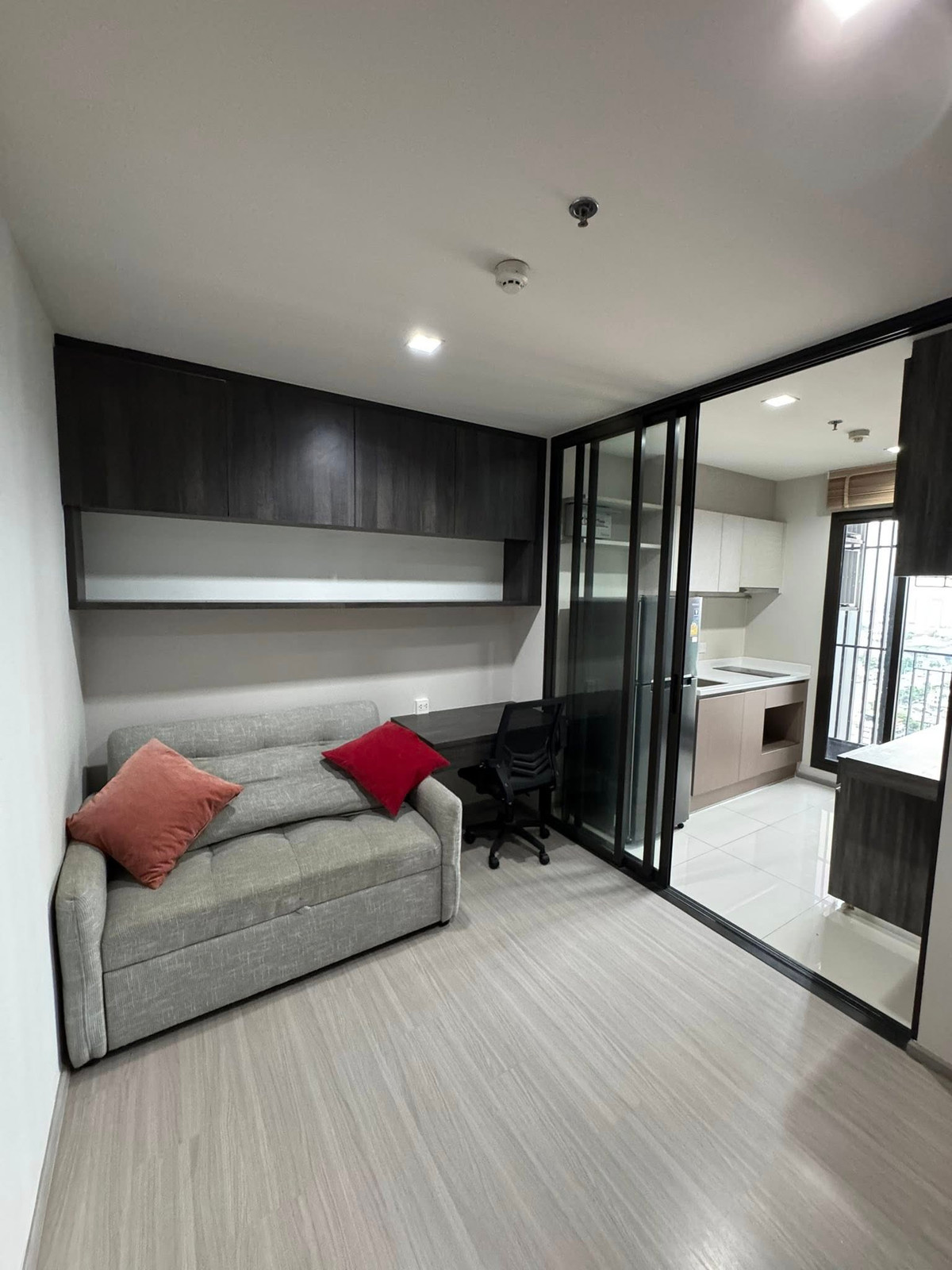 For RentCondoThaphra, Talat Phlu, Wutthakat : ⭐️ Life Sathorn Sierra ⭐️ 1 bedroom, size 32 sq m., with furniture and electrical appliances ready to move in.