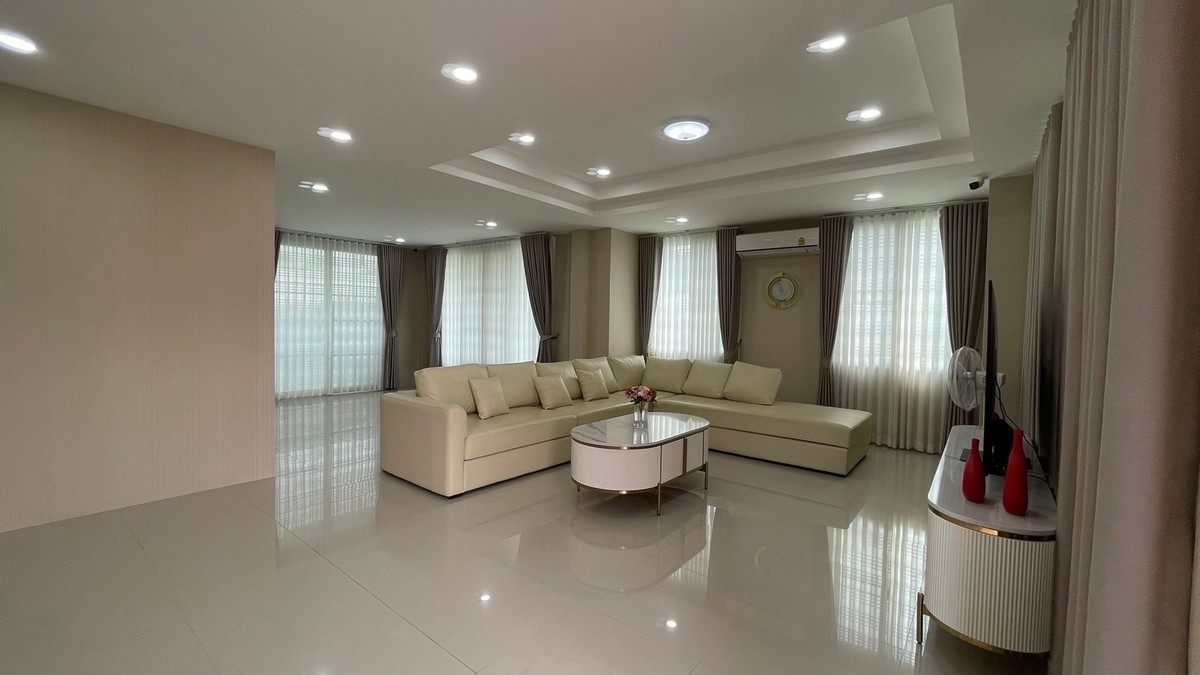 บ้านนวมินทร์ รามอินทรา : บ้านหรูพร้อมเรือนรับรองและสระว่ายน้ำส่วนตัว บนที่ดินขนาด 1 ไร่ ทำเลออเงิน รามอินทรา ใกล้ทางด่วน