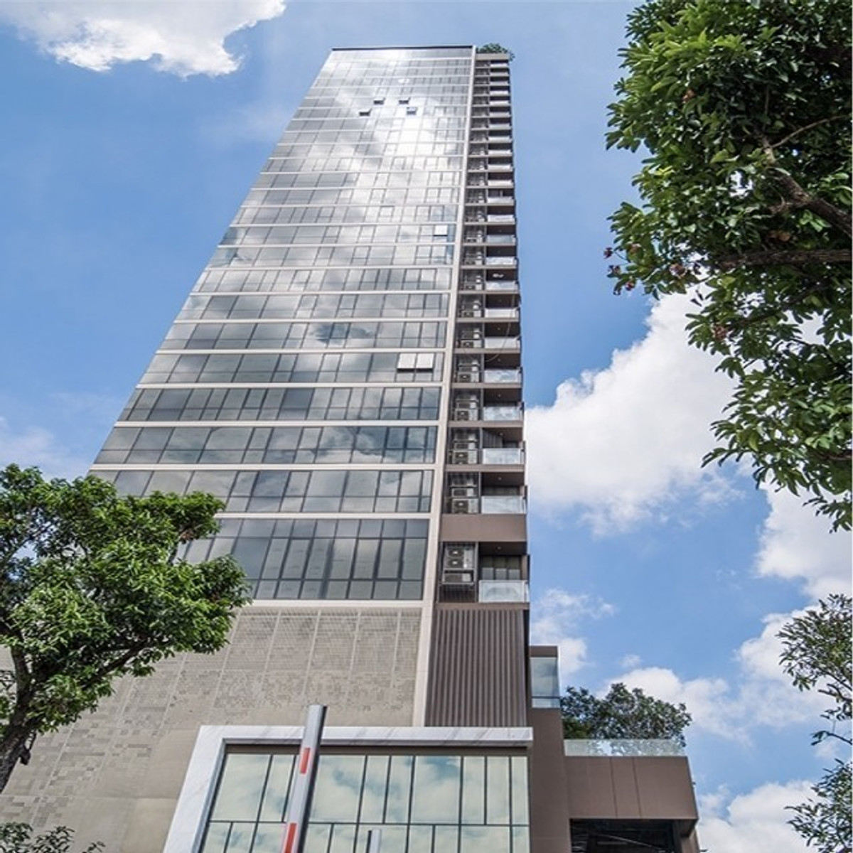 ขายคอนโดอ่อนนุช อุดมสุข : Top Floor ตัวจริงของโครงการ | The Line Sukhumvit 71 แต่งสถาปนิก ลดจาก 10.9 ล้าน เหลือ 8.5 ล้าน