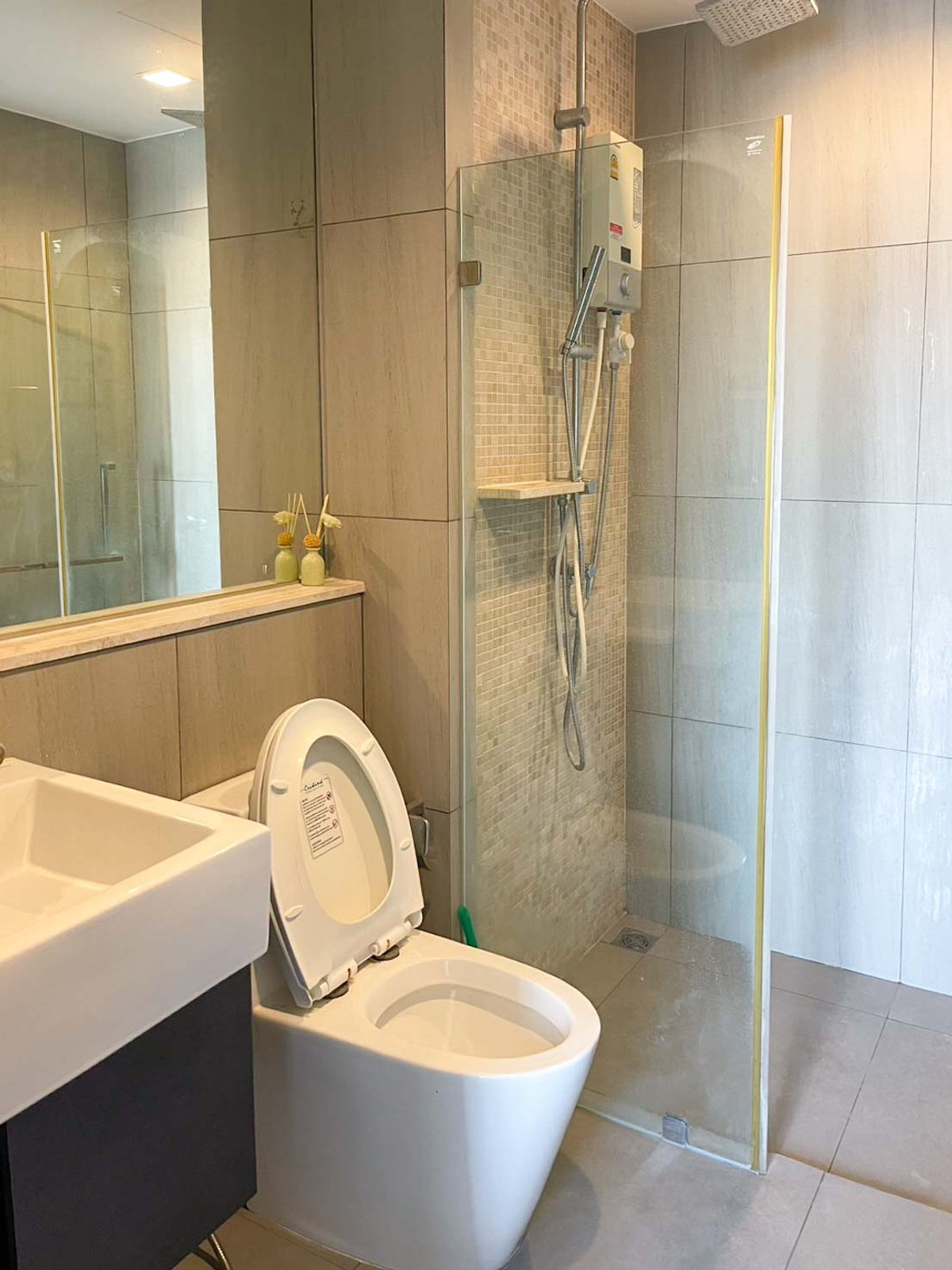 ขายคอนโดรัตนาธิเบศร์ สนามบินน้ำ พระนั่งเกล้า : ขาย คอนโด The Politan Rive แบบ 1 นอน 1 น้ำ 31 ตรม ชั้นสูง ระเบียงทิศใต้ วิวดีสุด ริมแม่น้ำเจ้าพระยา  ใกล้ MRT สะพานพระนั่งเกล้า นนทบุรี สนามบินน้ำ รัตนาธิเบศร์ : KT26S-001