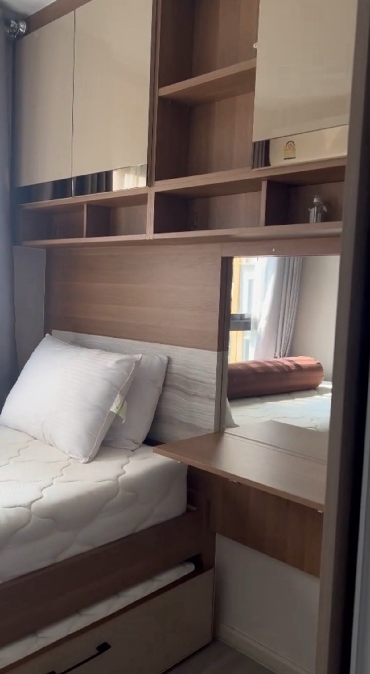 ให้เช่าคอนโดปิ่นเกล้า จรัญสนิทวงศ์ : ให้เช่า Parkland จรัญ-ปิ่นเกล้า 2 ห้องนอน วิวสระ ตึก B ชั้น 9 ขนาด 47 ตร.ม. ราคา 24,000 บาท