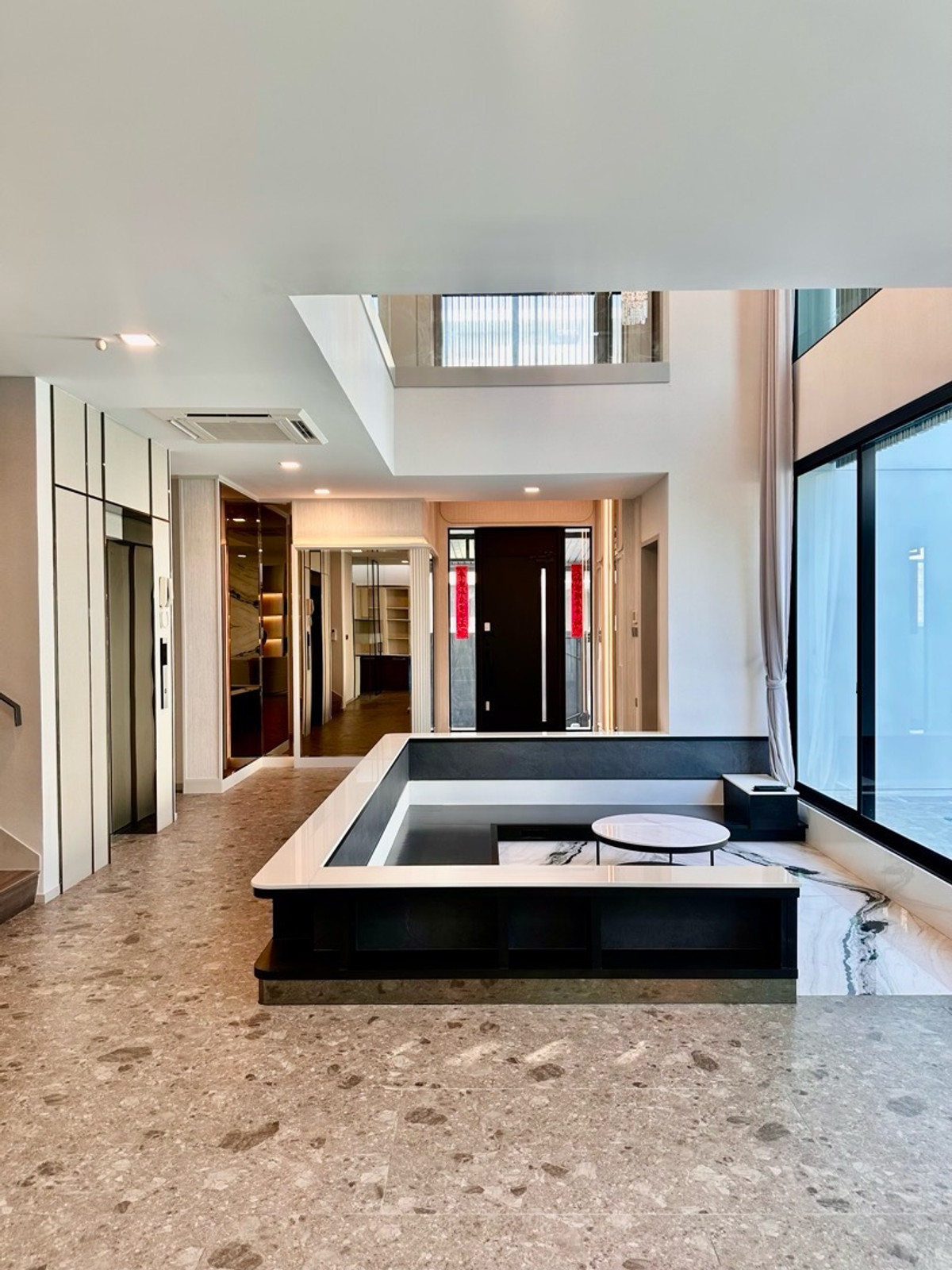 บ้านพัฒนาการ ศรีนครินทร์ : ขาย / เช่า พร้อมสระว่ายน้ำ และ ลิฟต์ส่วนตัว