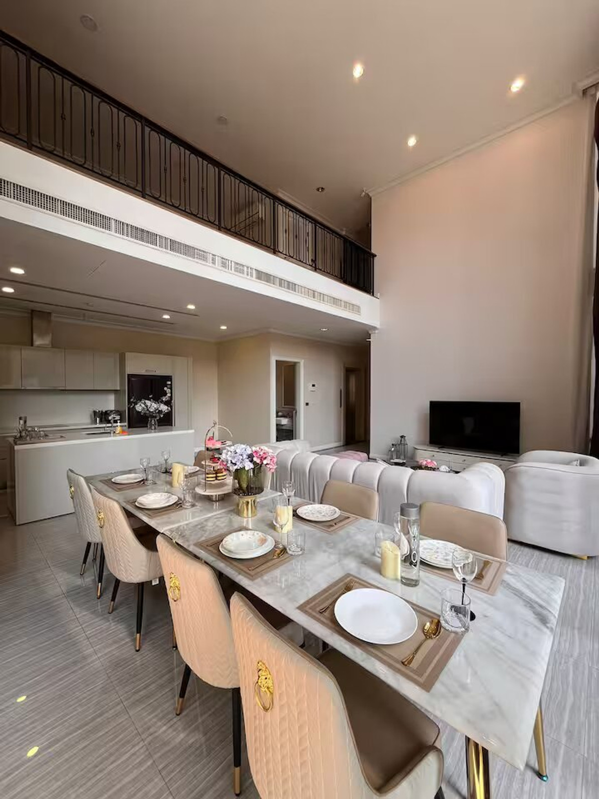 ให้เช่าทาวน์โฮมสุขุมวิท อโศก ทองหล่อ : ✨ให้เช่าบ้านหรู8ชั้นขนาดใหญ่เลี้ยงสัตว์ได้ย่านพร้อมพงษ์ 4ห้องนอน 680ตรม. เฟอร์นิเจอร์ครบ พร้อมสระว่ายน้ำและลิฟท์ส่วนตัว ใกล้BTS พร้อมพงษ์