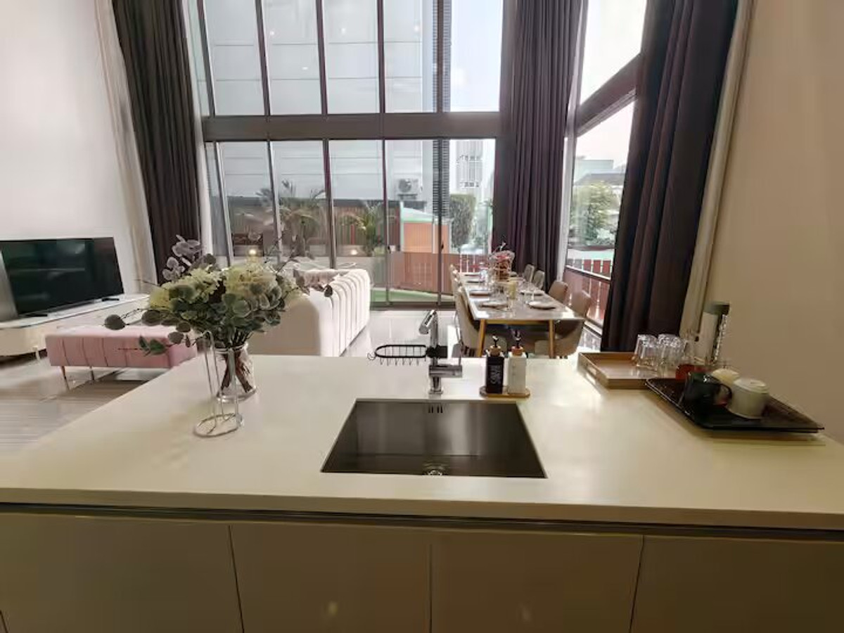 ให้เช่าทาวน์โฮมสุขุมวิท อโศก ทองหล่อ : ✨ให้เช่าบ้านหรู8ชั้นขนาดใหญ่เลี้ยงสัตว์ได้ย่านพร้อมพงษ์ 4ห้องนอน 680ตรม. เฟอร์นิเจอร์ครบ พร้อมสระว่ายน้ำและลิฟท์ส่วนตัว ใกล้BTS พร้อมพงษ์